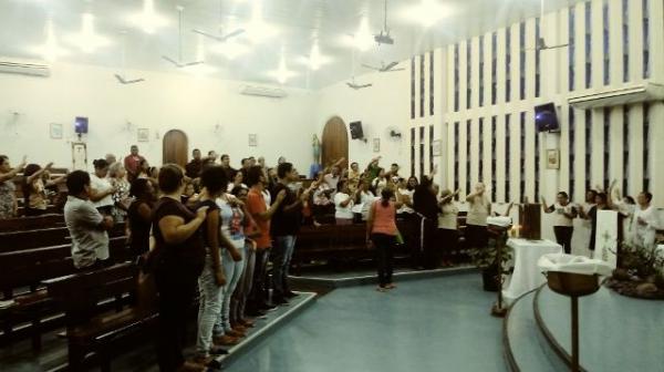 Relíquias de São Francisco de Assis são recebidas com festa por devotos em Floriano.(Imagem:FlorianoNews)