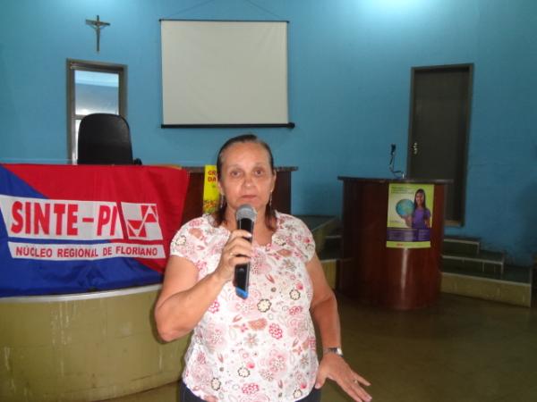 SINTE/Flo se re&uacute;ne em assembl&eacute;ia e adere &agrave; greve. (Imagem:FlorianoNews)