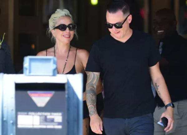 Lady Gaga e Dan Horton (Imagem: Grosby Group)