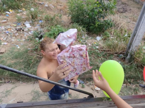 Palhaço Carrapeta enche à tarde de alegria em alusão ao Dia das Crianças.(Imagem:FlorianoNews)