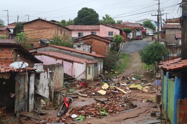 Casas foram atingidas pela água no Parque Rodoviário.(Imagem:Lorena Linhares/G1)