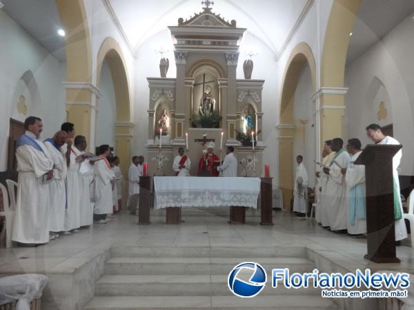 Católicos florianenses participaram da Ação Litúrgica da Paixão do Senhor.(Imagem:FlorianoNews)