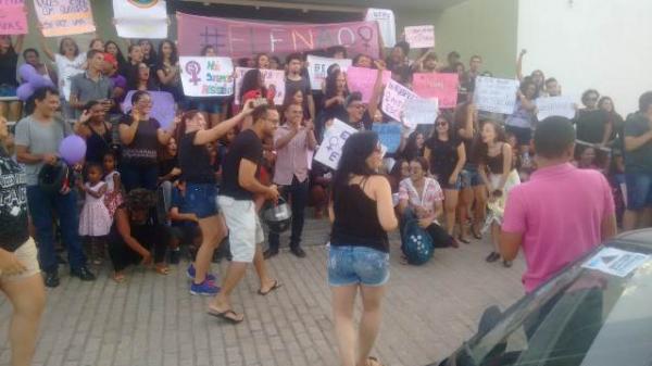 Protesto contra Bolsonaro reúne manifestantes em Floriano. (Imagem:Reprodução/Whats App)