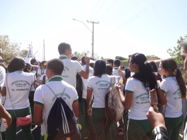 Estudantes florianenses participaram de caminhada da AFES.(Imagem:FlorianoNews)