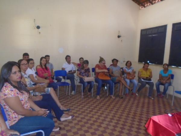 Reunião discute volta às aulas na Unidade Escolar Monsenhor Lindolfo Uchoa.(Imagem:FlorianoNews)