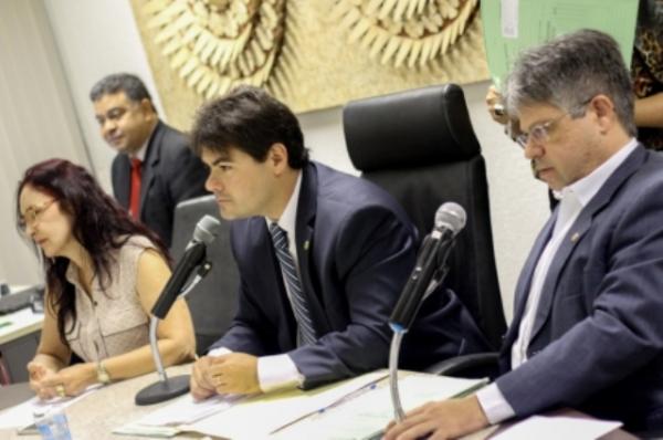 Deputado Gustavo Neiva participa de Comissão e aprova projetos.(Imagem:ASCOM)
