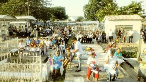 Florianenses lotam cemitérios da cidade no Dia de Finados.(Imagem:FlorianoNews)
