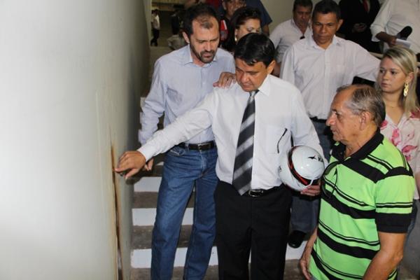 Wellington Dias encontra estádio Albertão abandonado e anuncia investimentos.(Imagem:Brunno Suênio/GP1)