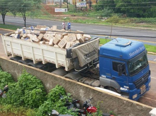 PRF desmonta quadrilha e apreende carga com 13 mil maços de cigarros.(Imagem:Polícia Rodoviária Federal)