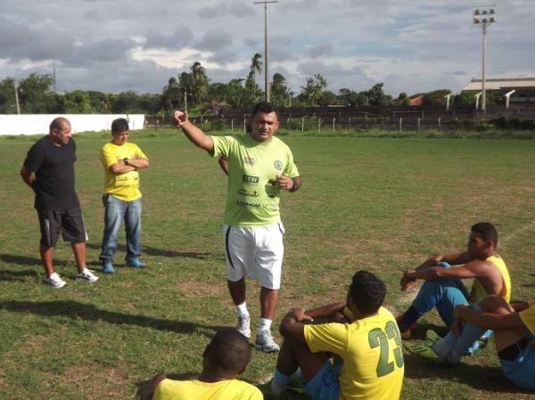 Paolo Rossi começa a desenhar equipe titular do Parnahyba para a estreia no Piauiense.(Imagem:Glaucio Resende)