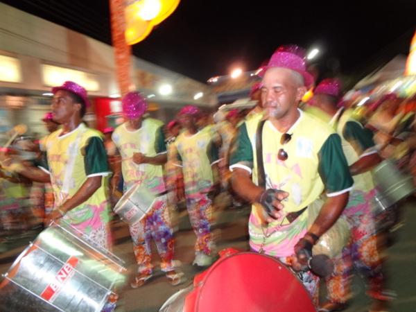 Cores, brilhos e samba no pé marcaram os desfiles das escolas de samba.(Imagem:FlorianoNews )