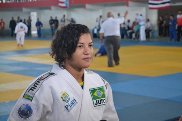 Sarah Menezes foi campeã do Brasileiro da Região I, em Marituba, Belém e faturou o primeiro ouro na categoria meio-leve.(Imagem:Jarede Alves)