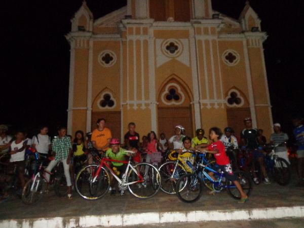 Associação dos Corredores do Sertão realizou 1º passeio ciclístico noturno.(Imagem:FlorianoNews)