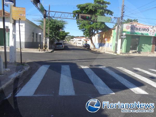 Após recapeamento, SUTRAN promove pintura de faixas no centro de Floriano.(Imagem:FlorianoNews)