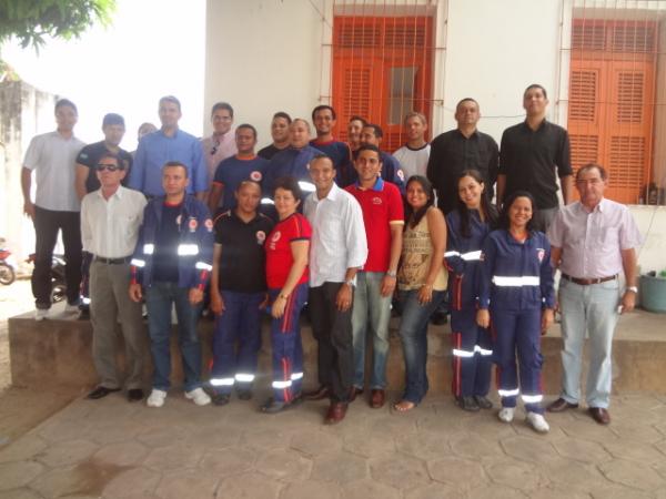 Servidores do SAMU de Floriano recebem fardamentos.(Imagem:FlorianoNews)