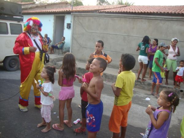 Fazendo a alegria das crianças na Sambaiba(Imagem:redação)