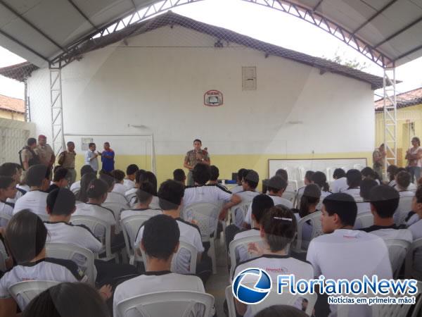 Ronda Cidadão realizou palestra sobre drogas no Colégio Impacto.(Imagem:FlorianoNews)