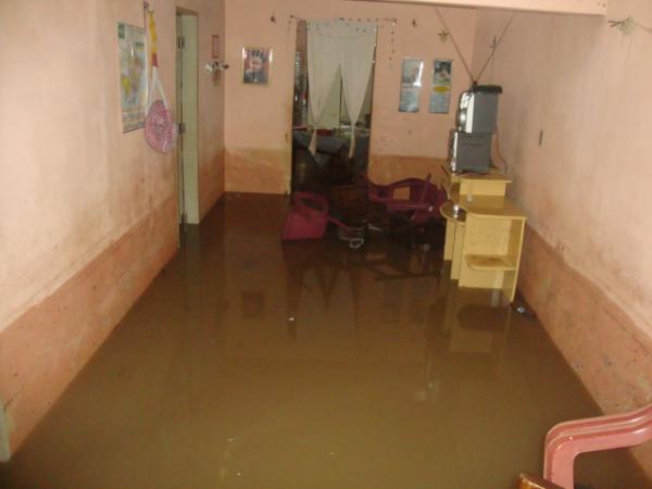 Casas foram invadidas pelas aguas da chuva(Imagem:redação)