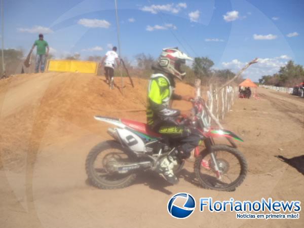 Velocidade e muita adrenalina no 2° Motocross de Nazaré do Piauí.(Imagem:FlorianoNews)