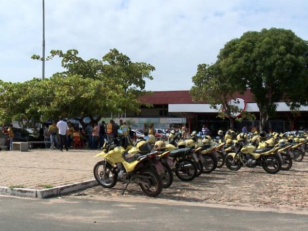 Mototaxistas devem ir até a sede da Strans para renovar a licença.(Imagem:Reprodução/TV Clube)