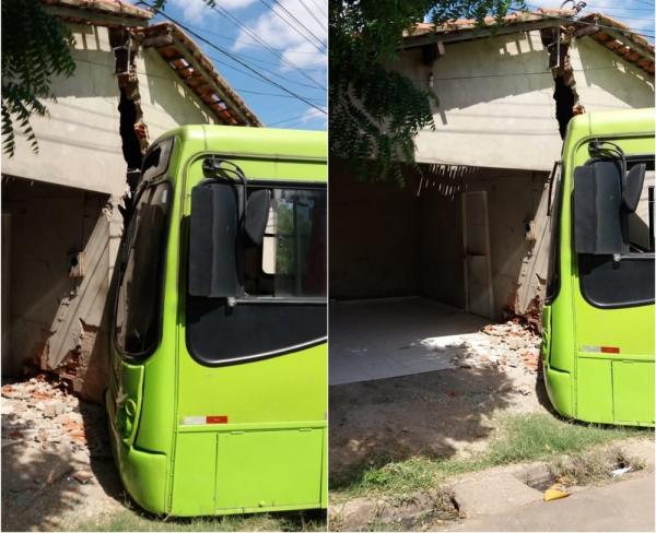 Ônibus invade casa na Zona Sul de Teresina(Imagem:Divulgação/Sintetro)