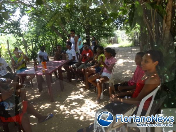 Atores da ?Paixão de Cristo? participaram de almoço na localidade Morrinhos.(Imagem:FlorianoNews)