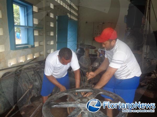 Rompimento de adutora interrompe o fornecimento de água em Floriano.(Imagem:FlorianoNews)