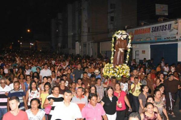 Multidão participa do encerramento dos festejos de São Francisco em Floriano.(Imagem:Reprodução/Facebook)