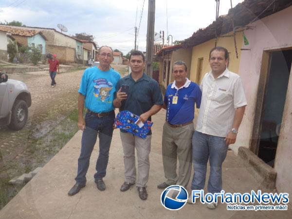 Crianças recebem primeiros presentes do Papai Noel dos Correios em Floriano.(Imagem:FlorianoNews)