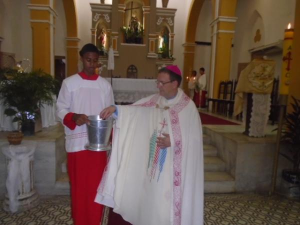 Vigília Pascoal reúne fiéis na Catedral São Pedro de Alcântara, em Floriano.(Imagem:FlorianoNews)