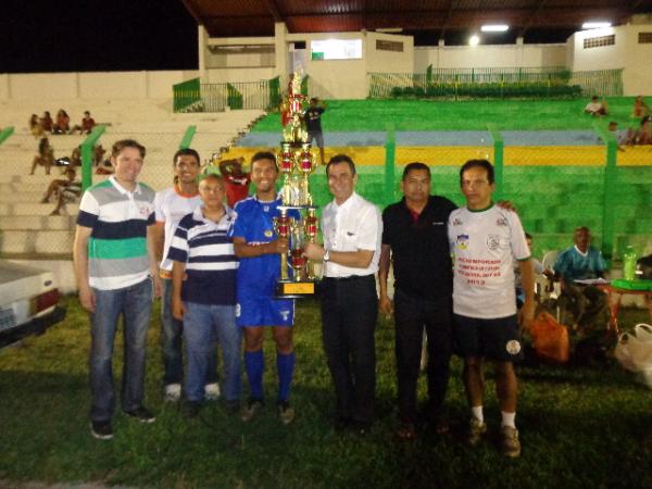 Reno vence 8 de Julho nos pênaltis e leva a melhor no Campeonato de Futebol Amador.(Imagem:FlorianoNews)