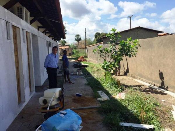 Prefeito Gilberto Júnior visita obra de reforma da UBS João Elias Oka.(Imagem:SECOM)