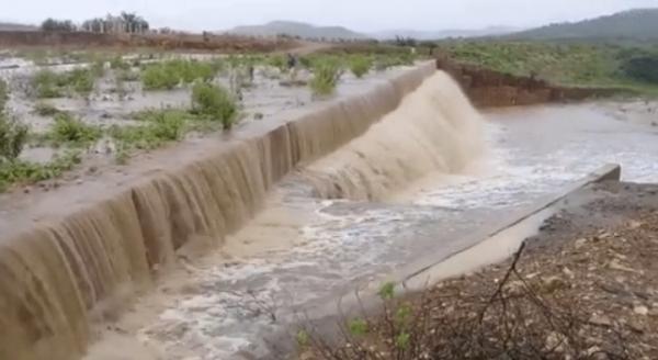 Barragem Serra do Brejo transbordou, na zona rural de Queimada Nova, Sul do Piauí.(Imagem:Reprodução)