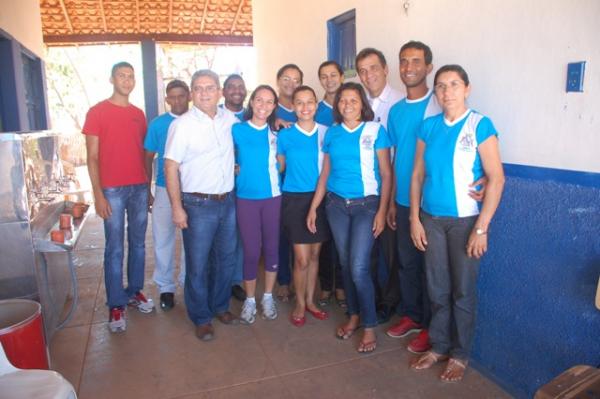 Prefeito Gilberto Júnior acompanha reforma das escolas do campo.(Imagem:Waldemir Miranda)