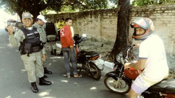 Polícia Militar e SUTRAN realizam blitz no centro de Floriano.(Imagem:FlorianoNews)