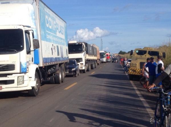 Protesto causou grande congestionamento na BR-316, saída Sul de Teresina.(Imagem:Fernando Brito/G1)