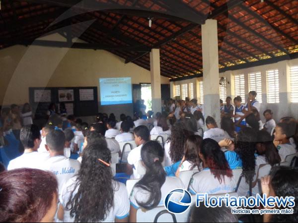 Escola Lindolfo Uchoa realiza projeto sobre uso consciente de água e energia.(Imagem:FlorianoNews)