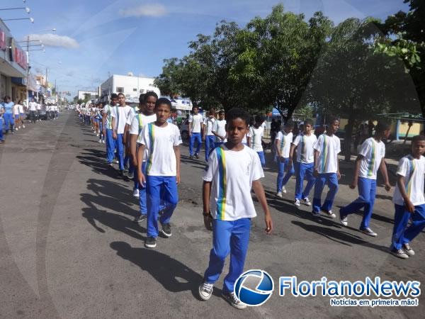 Desfile(Imagem:FlorianoNews)