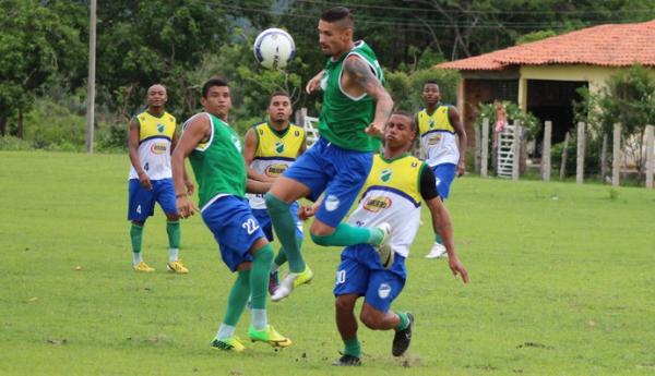 Manoel chega para buscar seu espaço, igualar Thiaguinho com três gols pelo Altos.(Imagem:Emanuele Madeira)