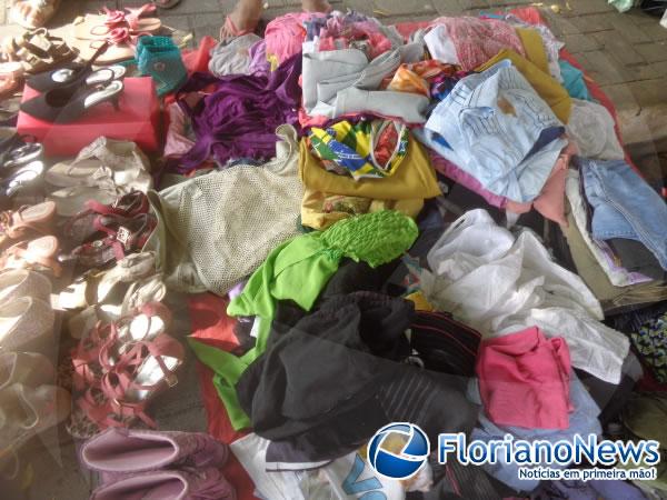 Grupo de jovens realiza bazar beneficente no centro de Floriano.(Imagem:FlorianoNews)