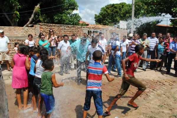Prefeito Gleydson Resende inaugura sistema de água no bairro Vereda Grande.(Imagem:Reprodução/Facebook)