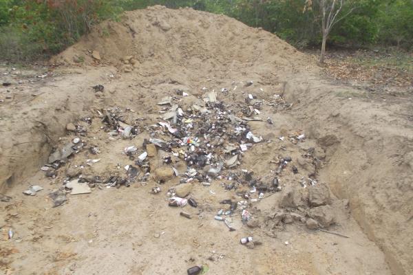 Medicamentos são encontrados no Lixão de São Francisco do Piauí.(Imagem:FlorianoNews)