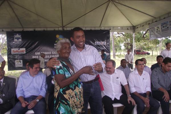 Prefeitura realiza entrega de casas do Residencial José Pereira.(Imagem:FlorianoNews)