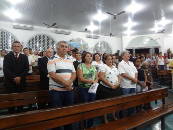 Parentes e amigos prestaram últimas homenagens a Honorato Filho em missa de 7° dia(Imagem:FlorianoNews)