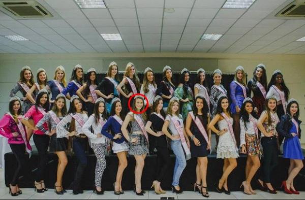 Gleicy Massafera com as concorrentes do Miss Teen Paraná.(Imagem:Arquivo Pessoal)