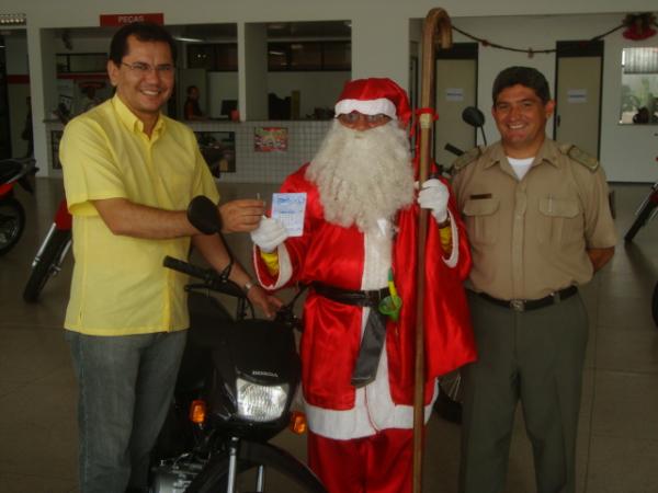Papai Noel na entrega da Moto da Campanha Natal Solidário(Imagem:redação)
