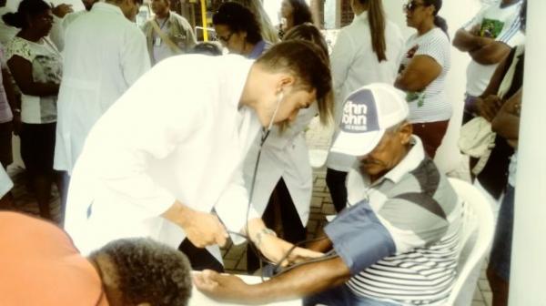 FAESF realiza ação social em Floriano pelo Dia do Farmacêutico.(Imagem:FlorianoNews)