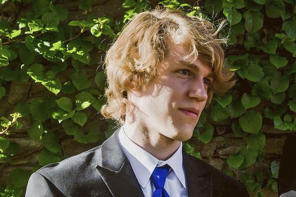 Foto não datada de Riley Howell, considerado herói pela polícia durante tiroteio na Universidade da Carolina do Norte e homenageado pela produtora da franquia Star Wars(Imagem:Matthew Westmoreland via AP/File)