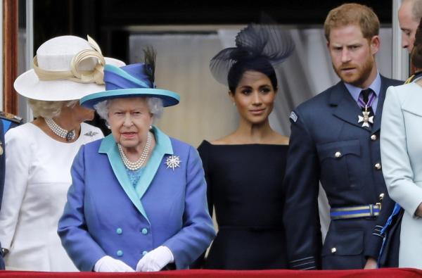Camilla, duquesa de Cornwall, Elizabeth II, rainha da Inglaterra, Meghan, duquesa de Sussex, Harry, duque de Sussex e o príncipe William.(Imagem:Tolga Akmen / AFP)