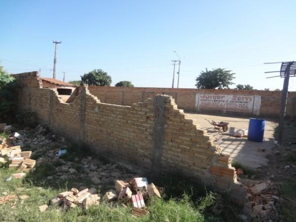 Muro destruído(Imagem:FlorianoNews)